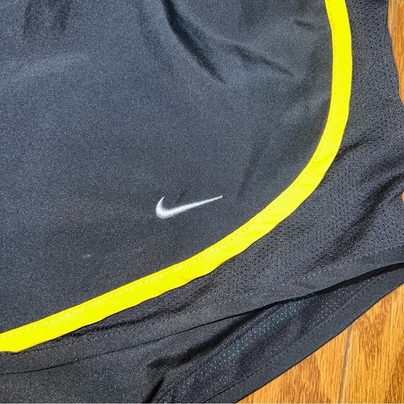 Nike Dri-Fit Black and Neon Athletic Shorts Size Small - Picture 3 of 9